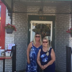 Meet your Posher, Crystal